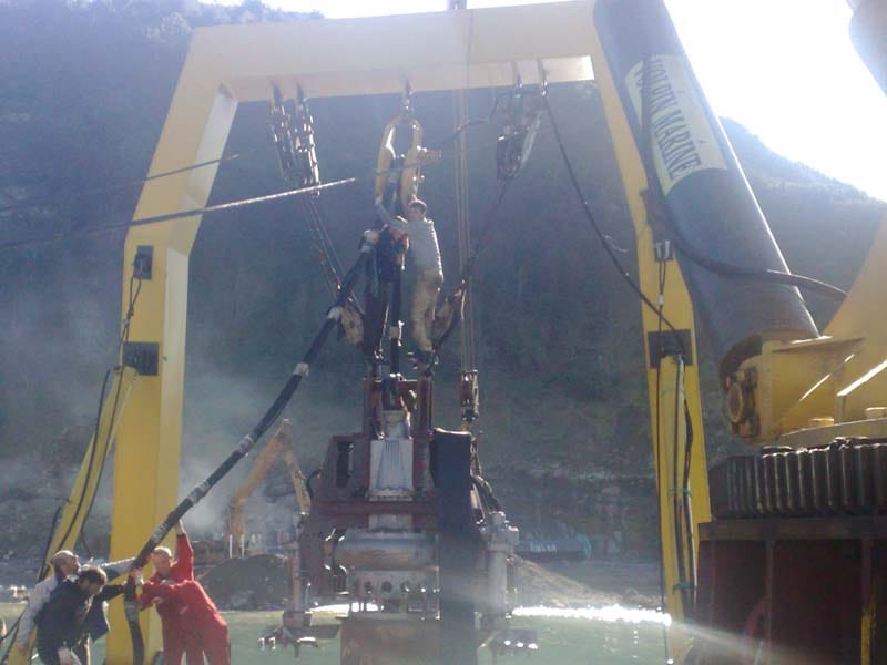 Gantry vinç ile boru kaldırma